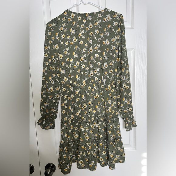 🌻 Olive Green Floral Dress - Picture 4 of 5